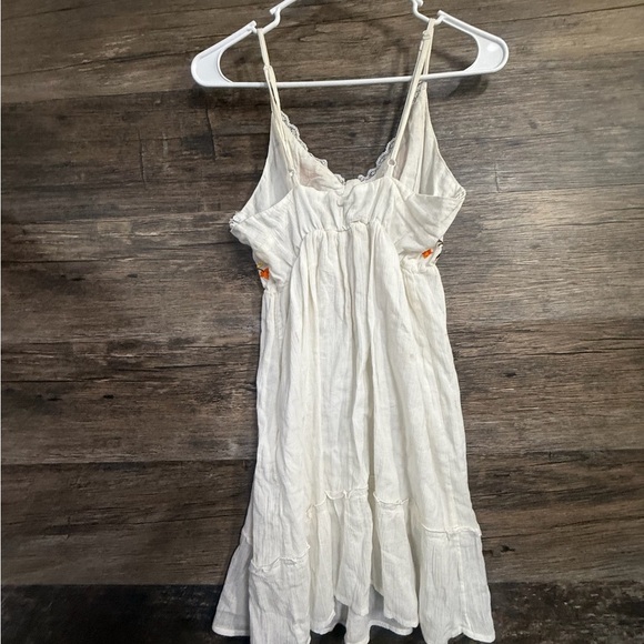 Elegant White Midi Dress with Orange Floral Accents - Picture 7 of 8